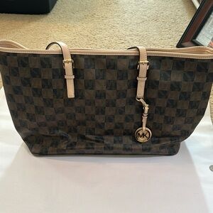 EUC Michael Kors Jet Set Tote Bag